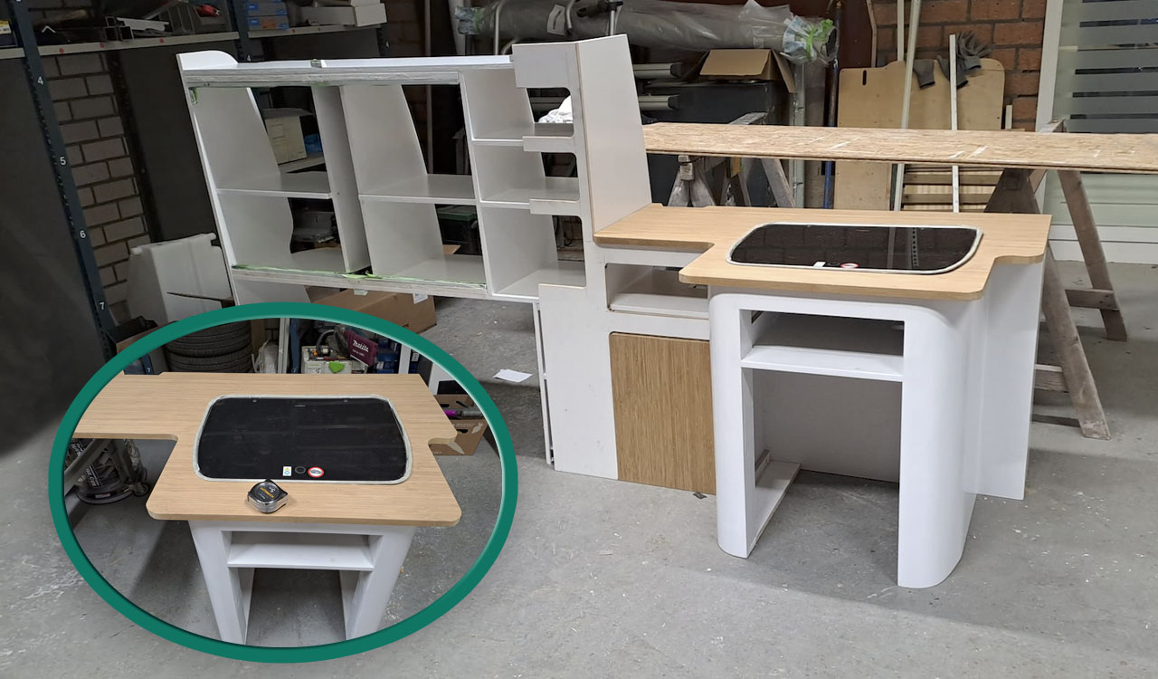 12 - In de werkplaats wordt het interieur gemaakt