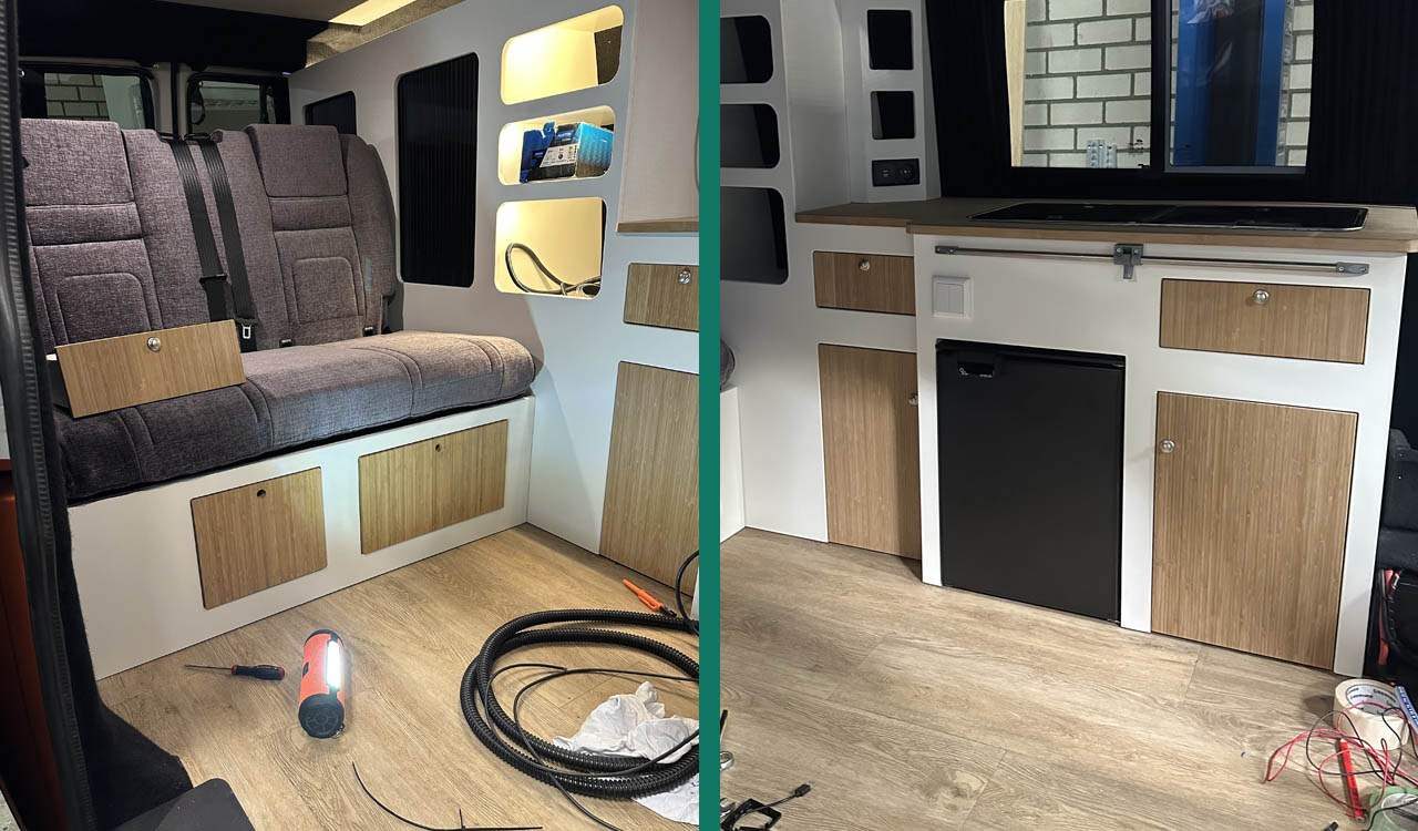 13 - Plaatsen van stoelen, wandbekleding en interieur